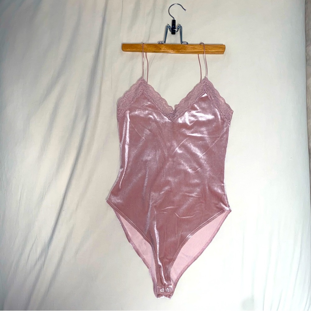 Dusty rose with lace body suit from F21! Never worn👚